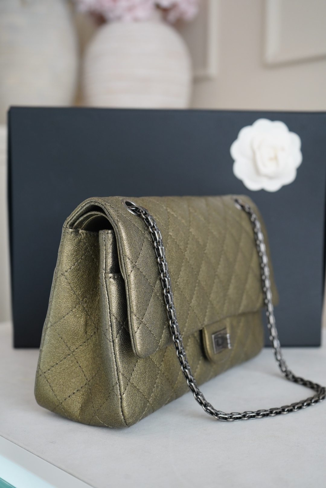 Chanel Gold Shimmering Lambskin 2.55 Flap Bag with Gunmetal Hardware - Image 2