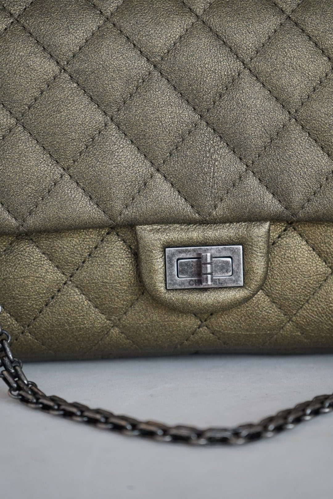 Chanel Gold Shimmering Lambskin 2.55 Flap Bag with Gunmetal Hardware - Image 6