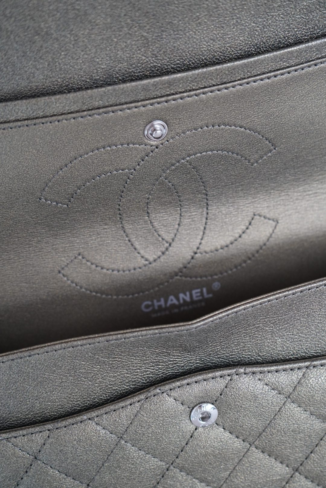Chanel Gold Shimmering Lambskin 2.55 Flap Bag with Gunmetal Hardware - Image 10