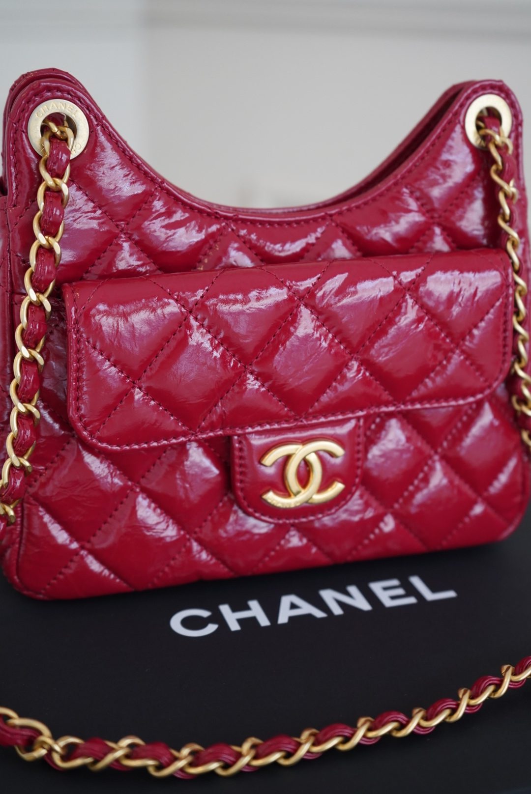 Chanel Shiny Crumpled Calfskin Quilted Wavy CC Hobo Red - Image 3