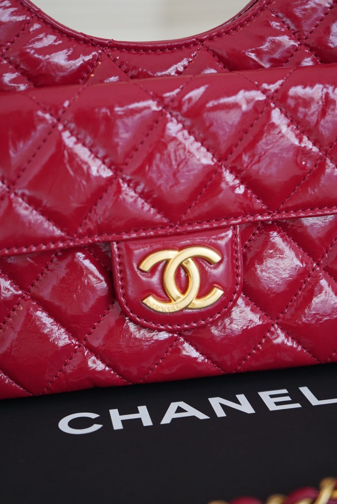 Chanel Shiny Crumpled Calfskin Quilted Wavy CC Hobo Red - Image 9