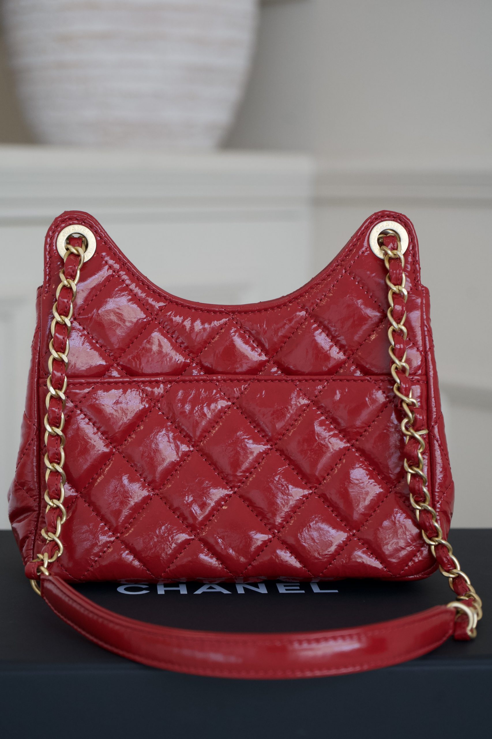 Chanel Shiny Crumpled Calfskin Quilted Wavy CC Hobo Red - Image 4