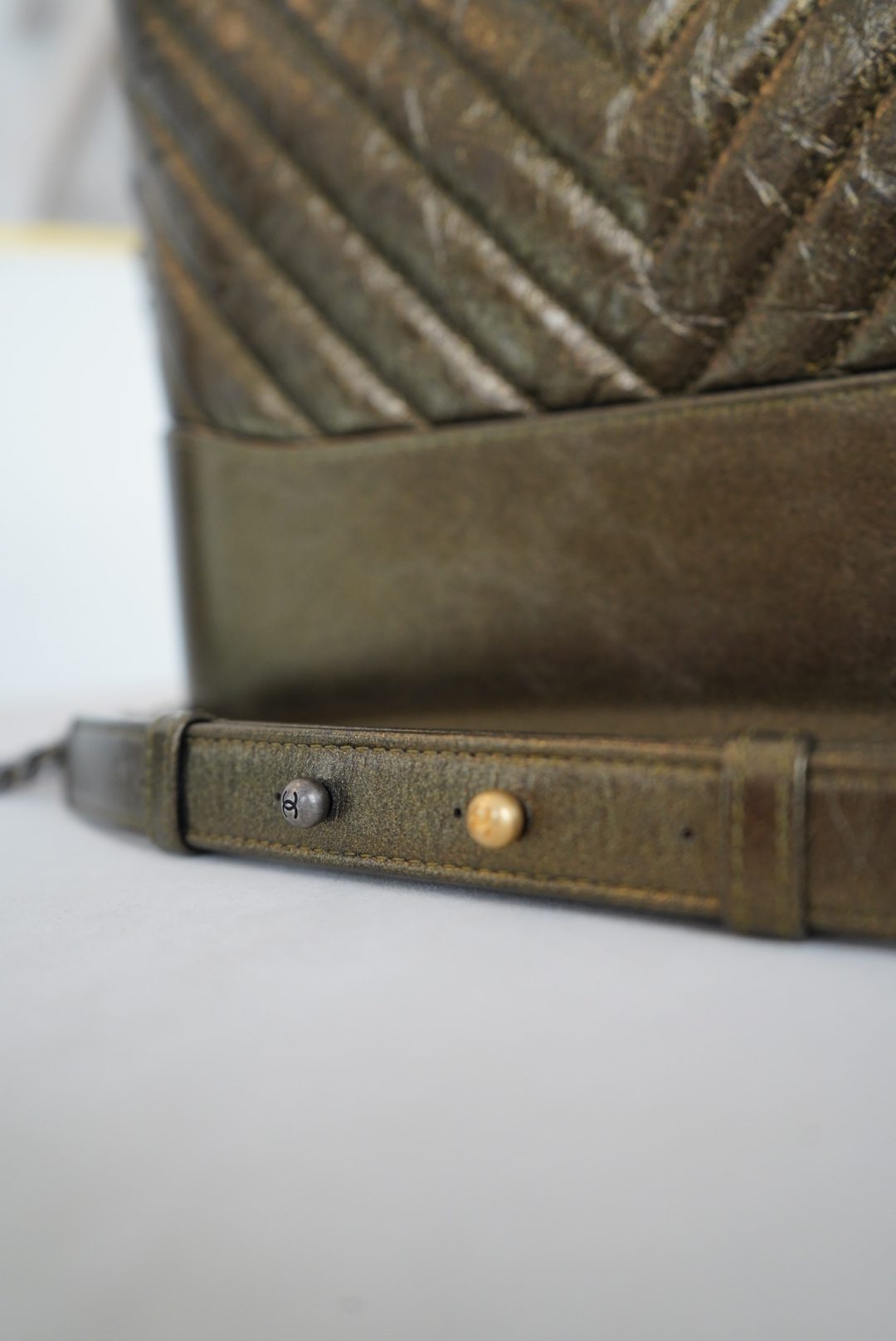 Chanel Gabrielle Metallic Olive Green Chevron Quilted Aged Calfskin Hobo Bag With Mixed Metal Hardware - Image 5