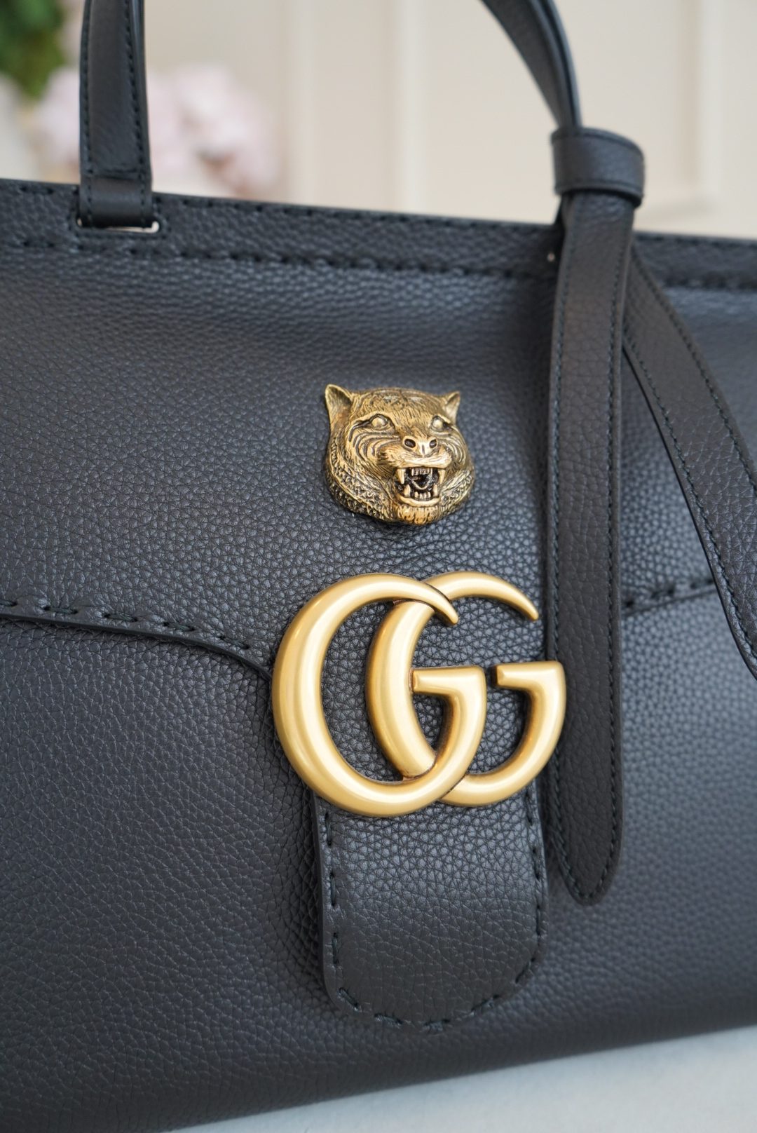 Gucci GG Marmont Animalier Bag In Black Pebbled Leather And Gold Tone Hardware with Tiger Head Plaque - Image 5