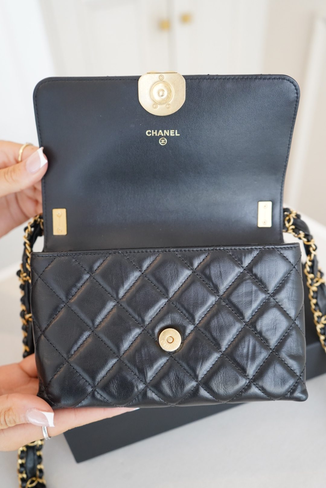 Chanel 19 Black Limited Edition Lambskin Quilted with Gold Hardware - Image 8