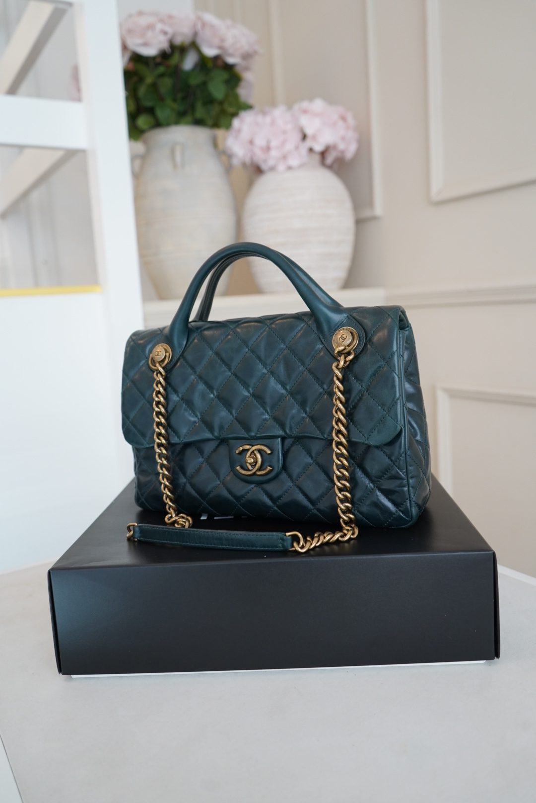 Chanel Teal Quilted Leather Castle Rock Flap Bag with Antique Gold - Image 4