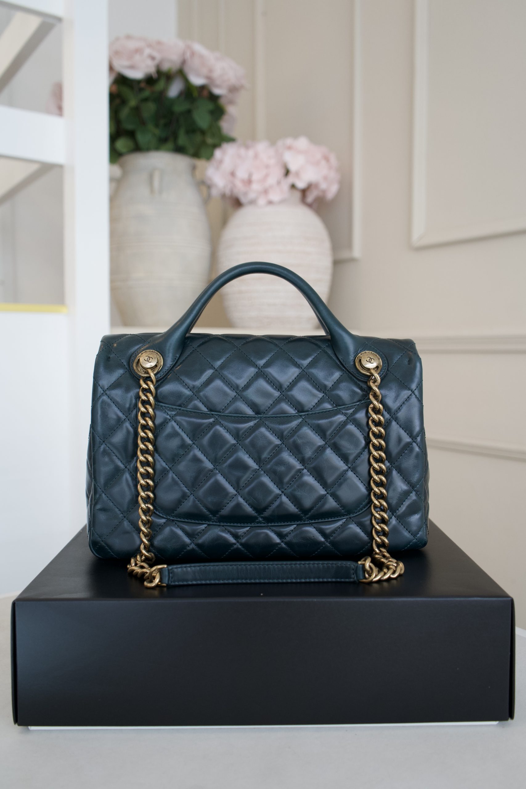 Chanel Teal Quilted Leather Castle Rock Flap Bag with Antique Gold - Image 5
