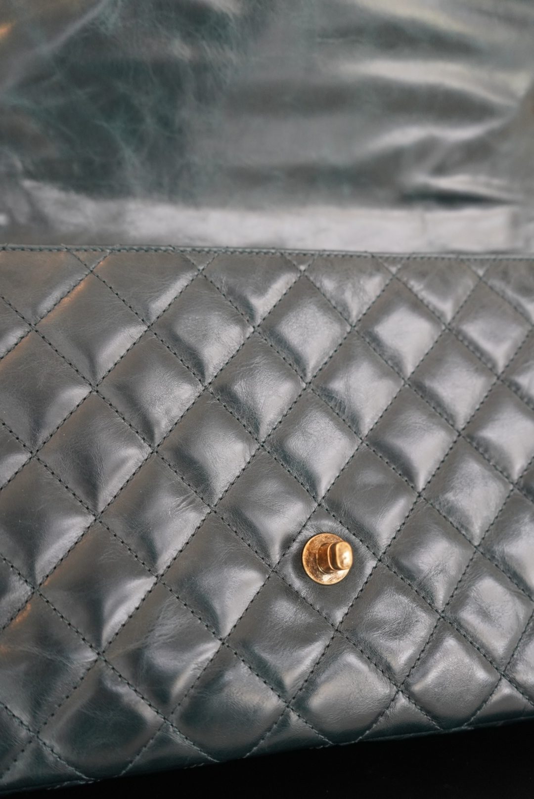 Chanel Teal Quilted Leather Castle Rock Flap Bag with Antique Gold - Image 7