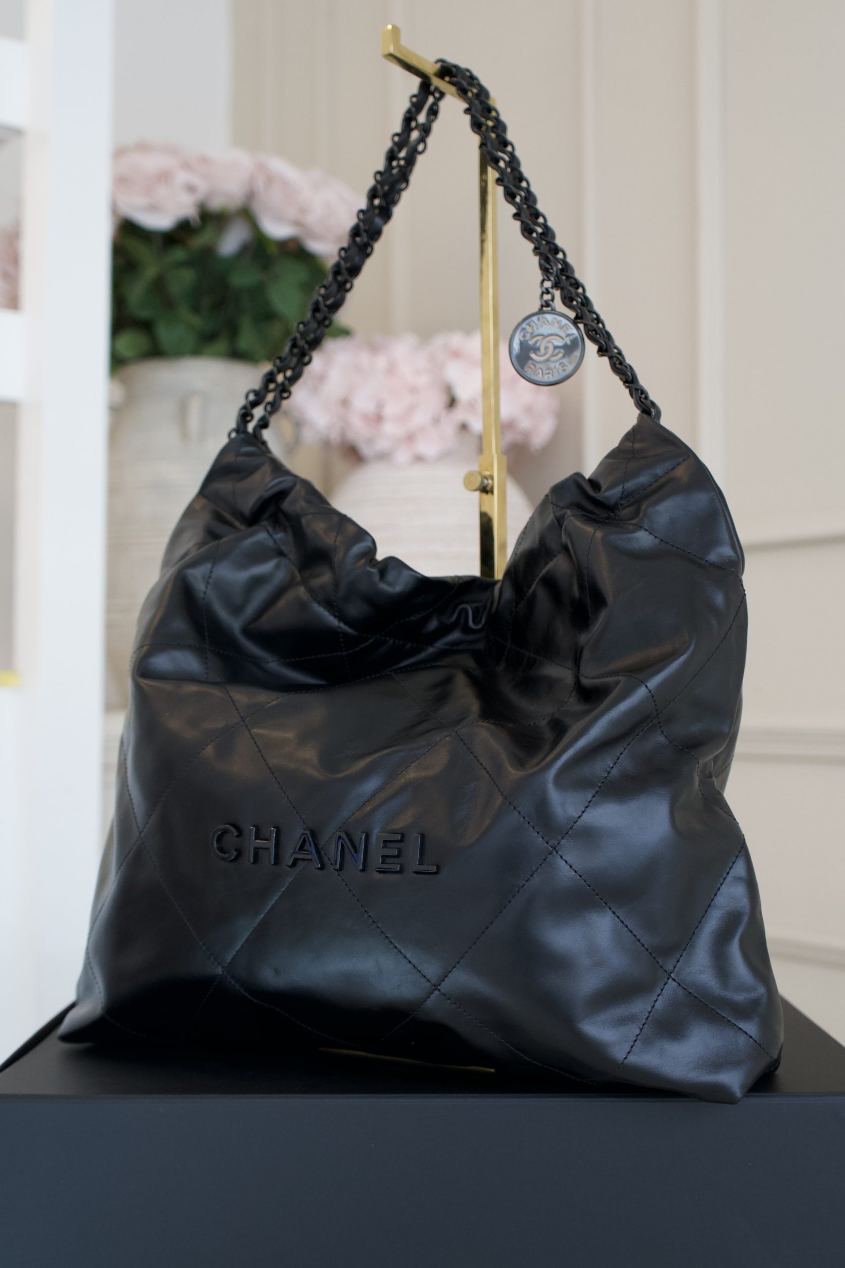 Chanel 22 So Black Calfskin Black Hardware - Image 2