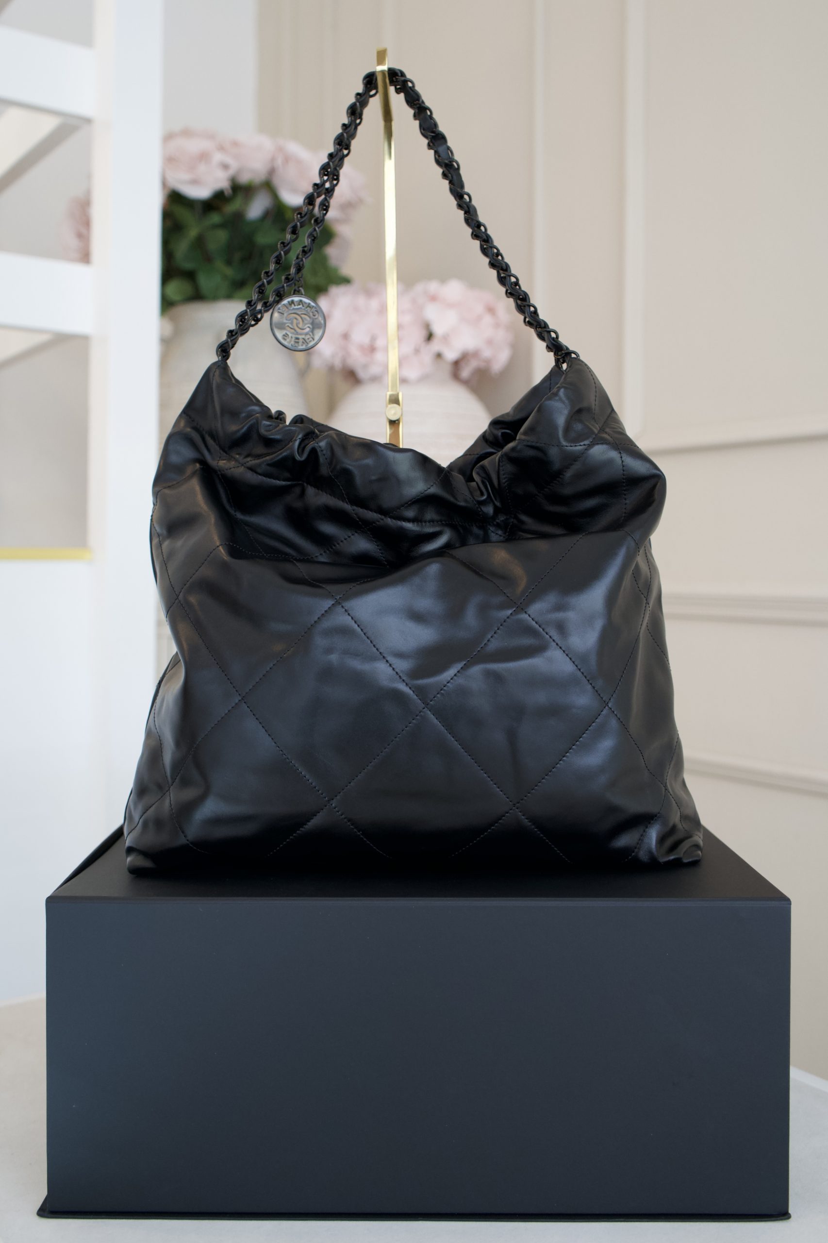Chanel 22 So Black Calfskin Black Hardware - Image 4