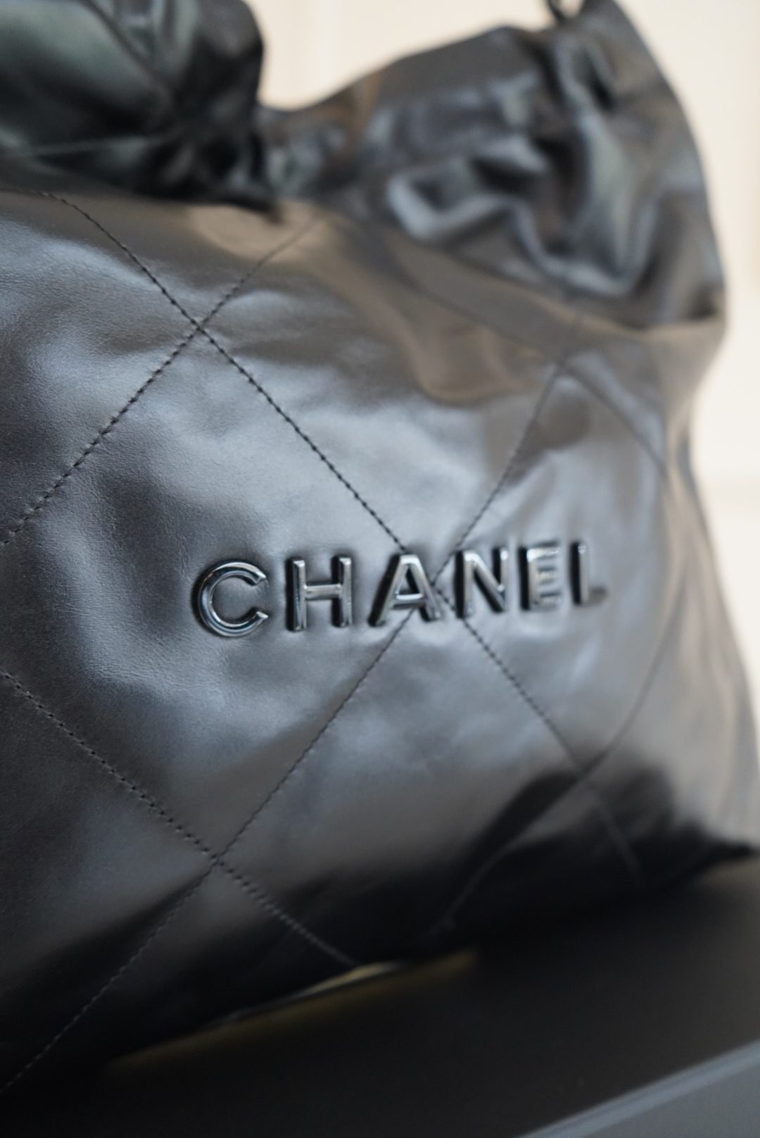 Chanel 22 So Black Calfskin Black Hardware - Image 6