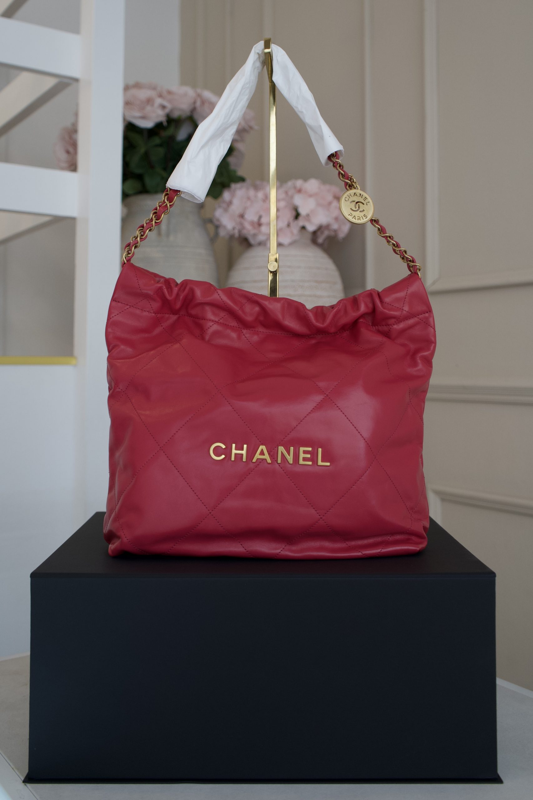 Chanel 22 Shiny Pink Calfskin Leather with Gold Hardware - Image 3