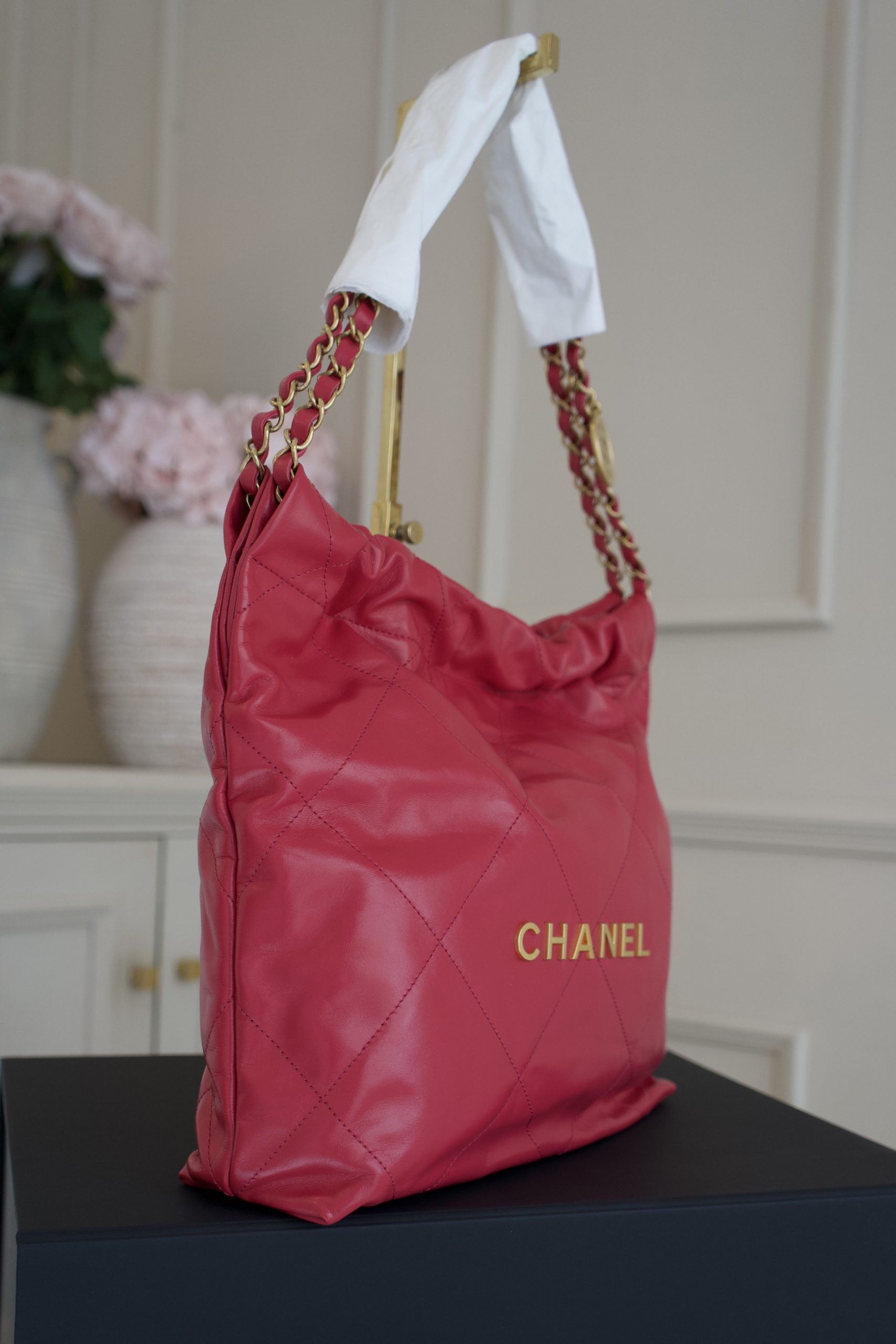 Chanel 22 Shiny Pink Calfskin Leather with Gold Hardware - Image 5