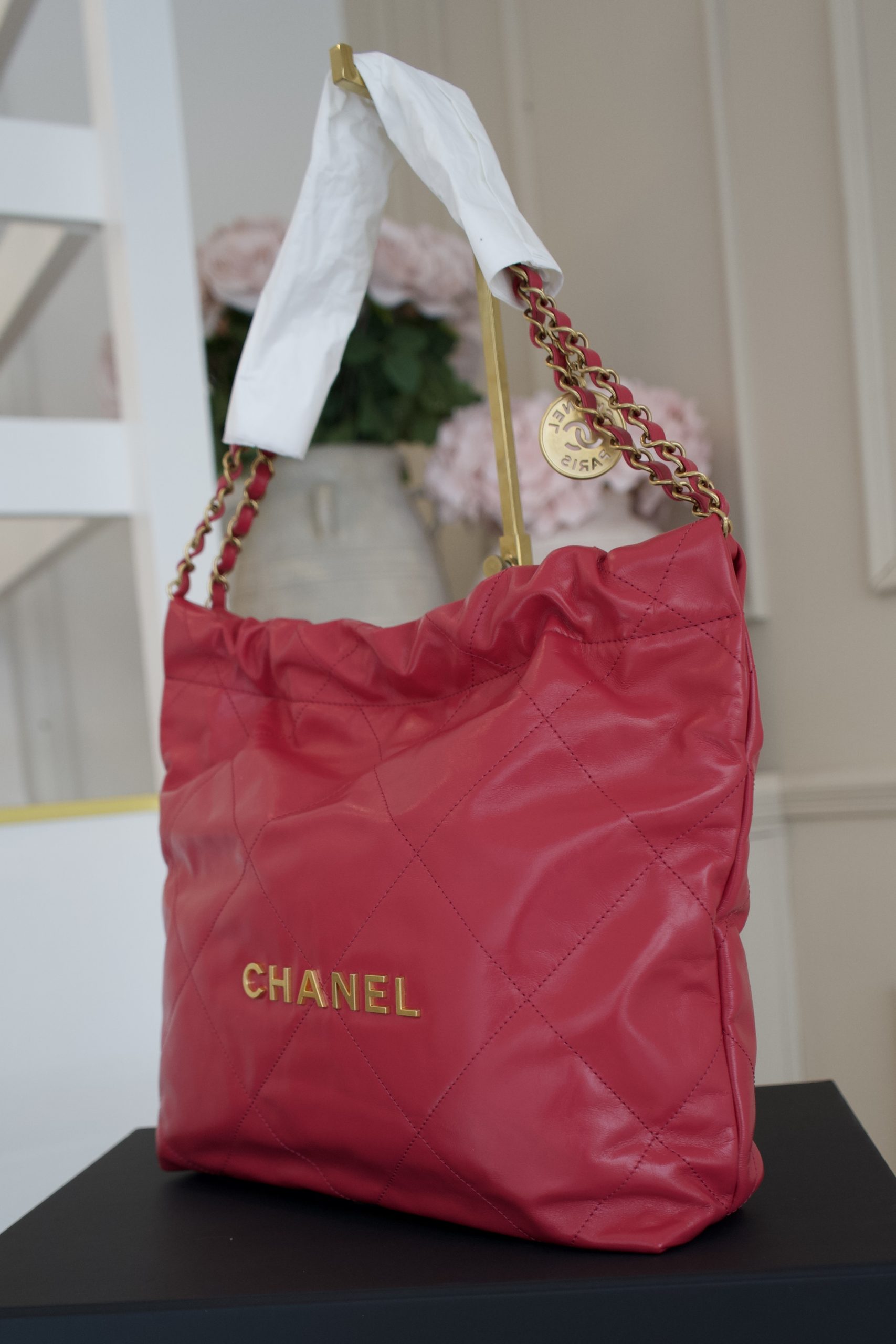 Chanel 22 Shiny Pink Calfskin Leather with Gold Hardware - Image 4