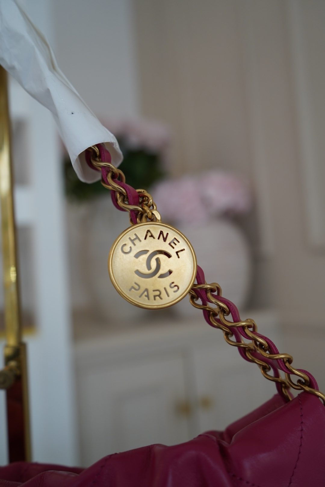 Chanel 22 Shiny Pink Calfskin Leather with Gold Hardware - Image 10
