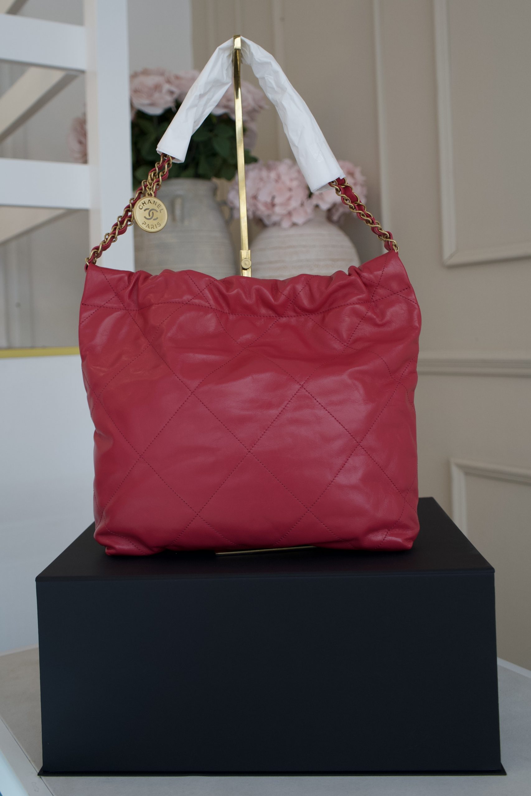 Chanel 22 Shiny Pink Calfskin Leather with Gold Hardware - Image 6