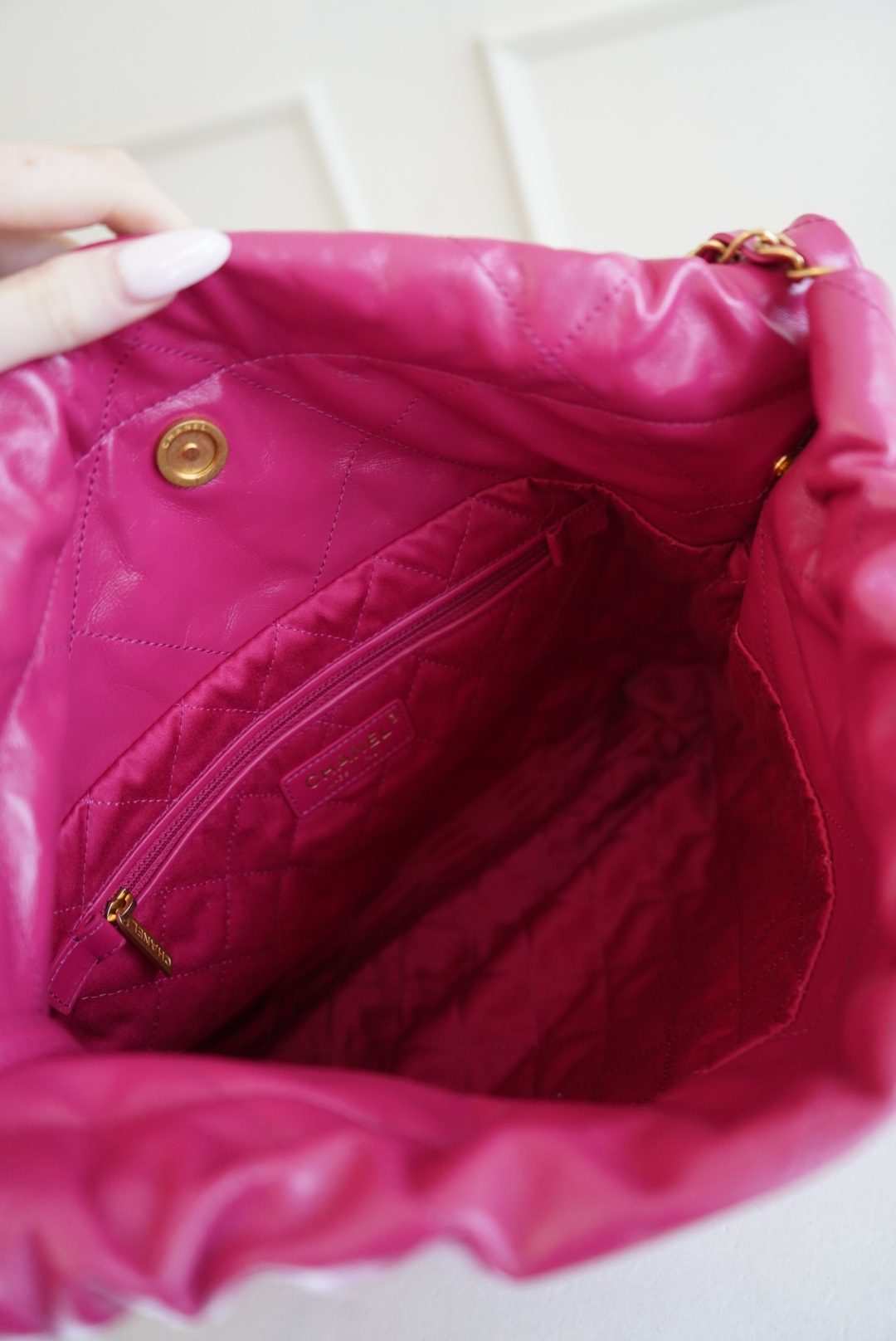 Chanel 22 Shiny Pink Calfskin Leather with Gold Hardware - Image 14