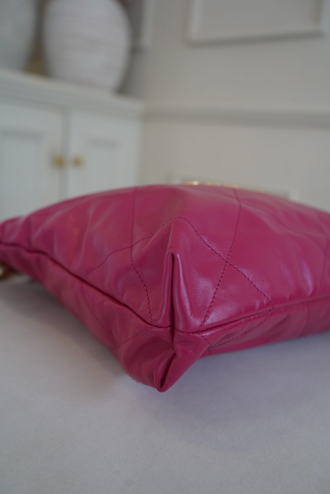 Chanel 22 Shiny Pink Calfskin Leather with Gold Hardware - Image 9