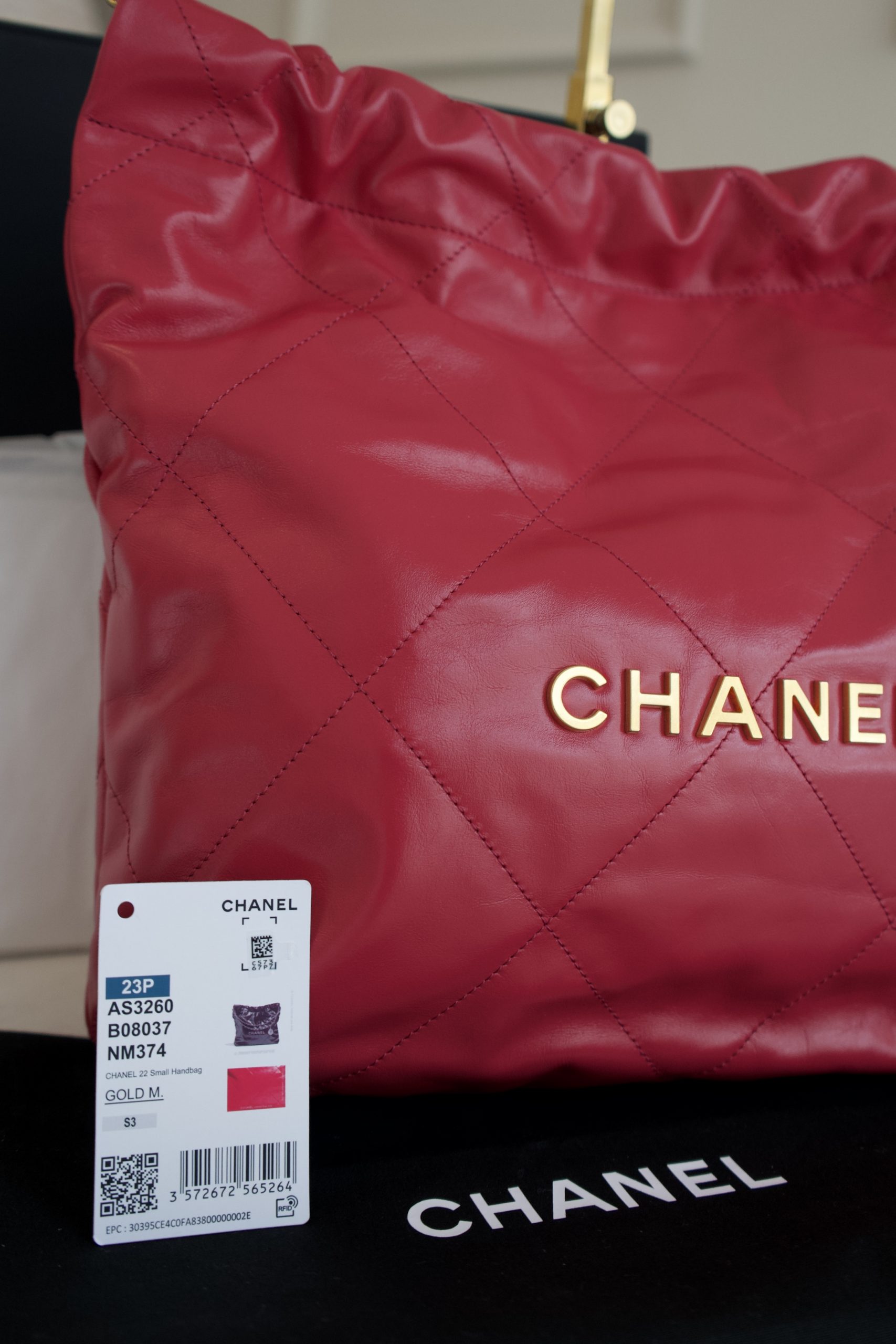 Chanel 22 Shiny Pink Calfskin Leather with Gold Hardware - Image 7