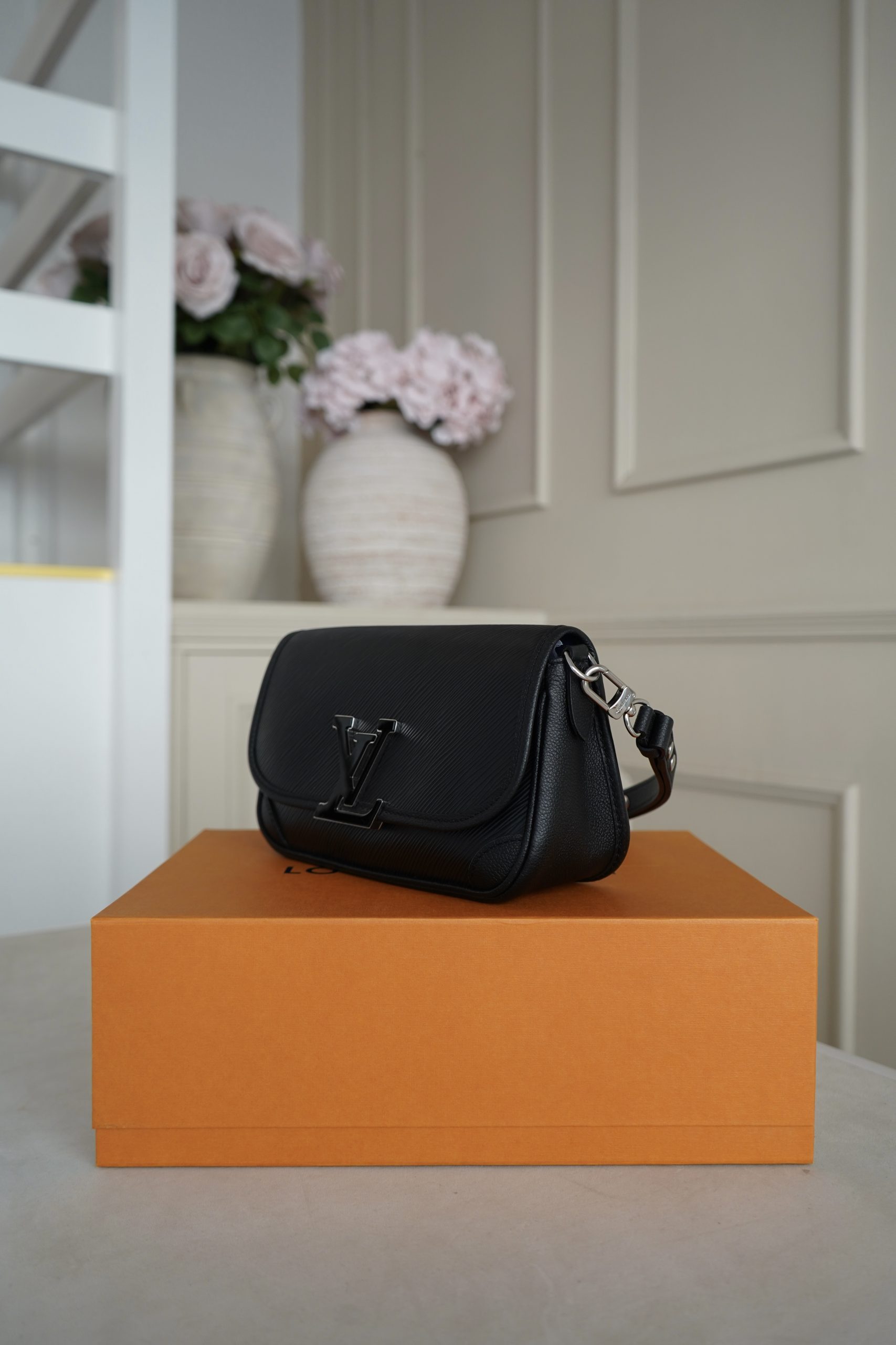 Louis Vuitton Buci bag with silver toned LV resin logo - Image 4