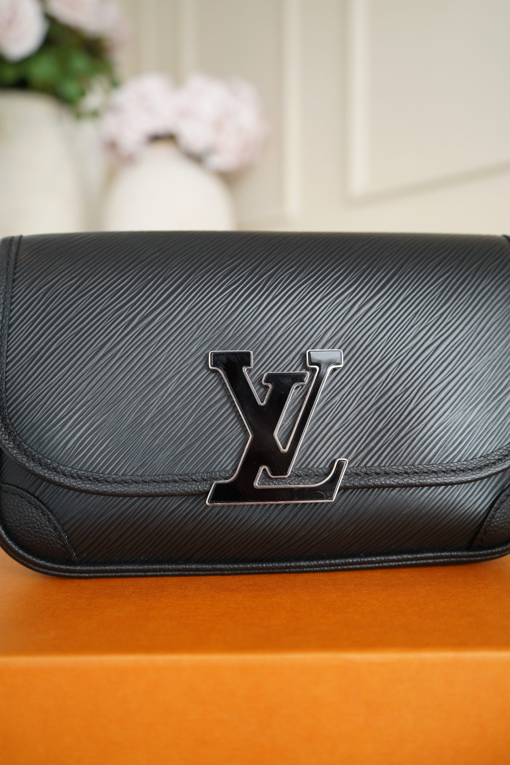 Louis Vuitton Buci bag with silver toned LV resin logo - Image 13