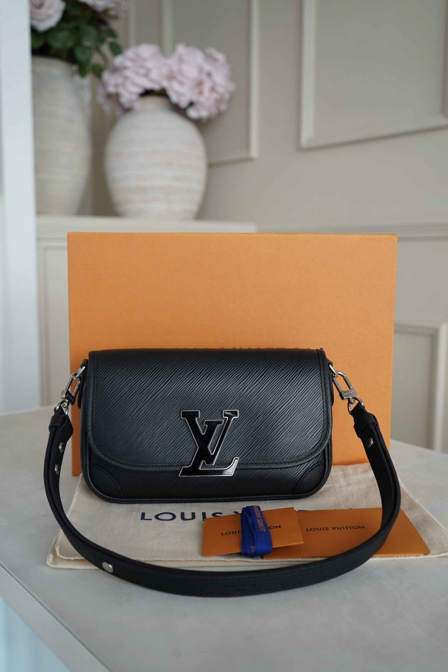 Louis Vuitton Buci bag with silver toned LV resin logo - Image 15
