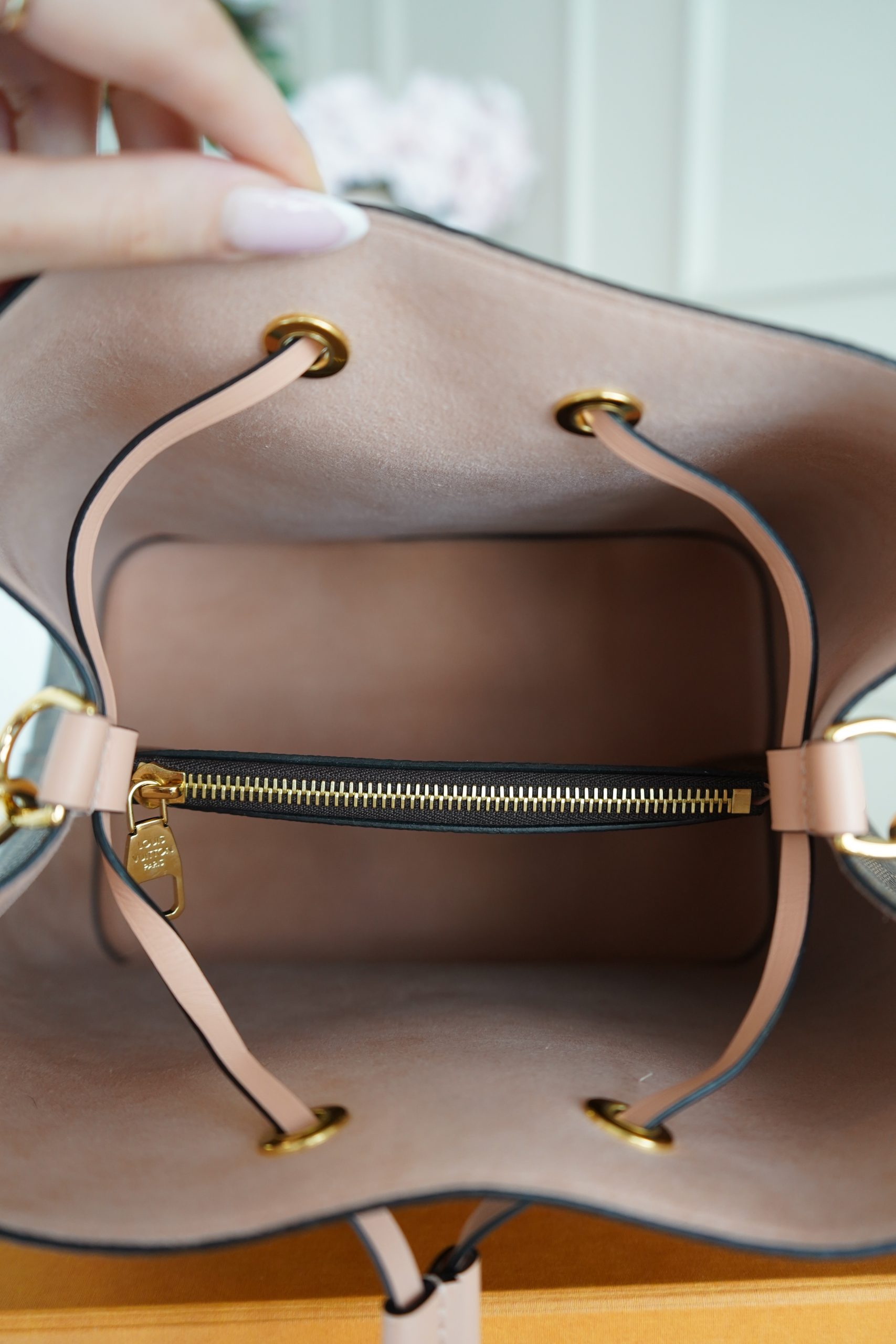 SOLD - Louis Vuitton NeoNoe MM Bucket Bag - Image 9