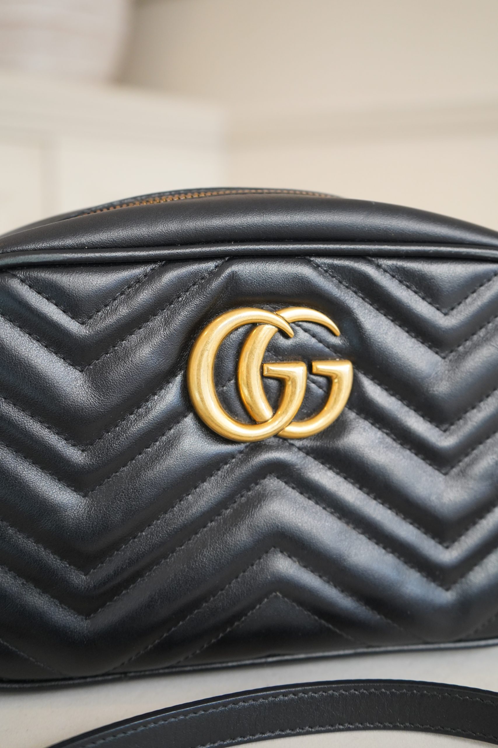 Gucci GG Marmont Small Matelesse Leather Camera Bag. - Image 6