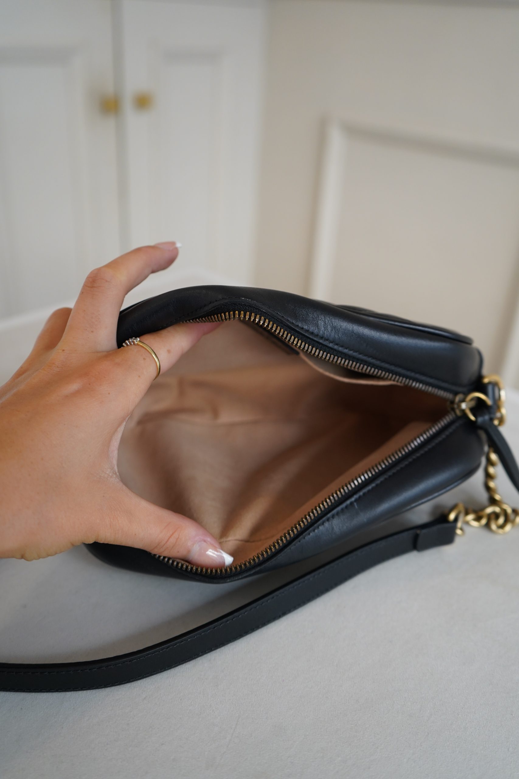 Gucci GG Marmont Small Matelesse Leather Camera Bag. - Image 9